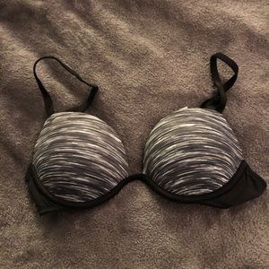 VS Pink BOMBSHELL bra!!